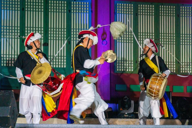 Seoul Highlights & Hidden Gems – Private Tour with Photo Service - Insadong: old-school shopping street energy
