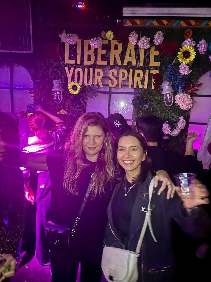 Seoul: Itaewon Premium Pub Crawl with VIP Bottle Service - Drinks, snacks, and what “limitless bottles” may mean for you