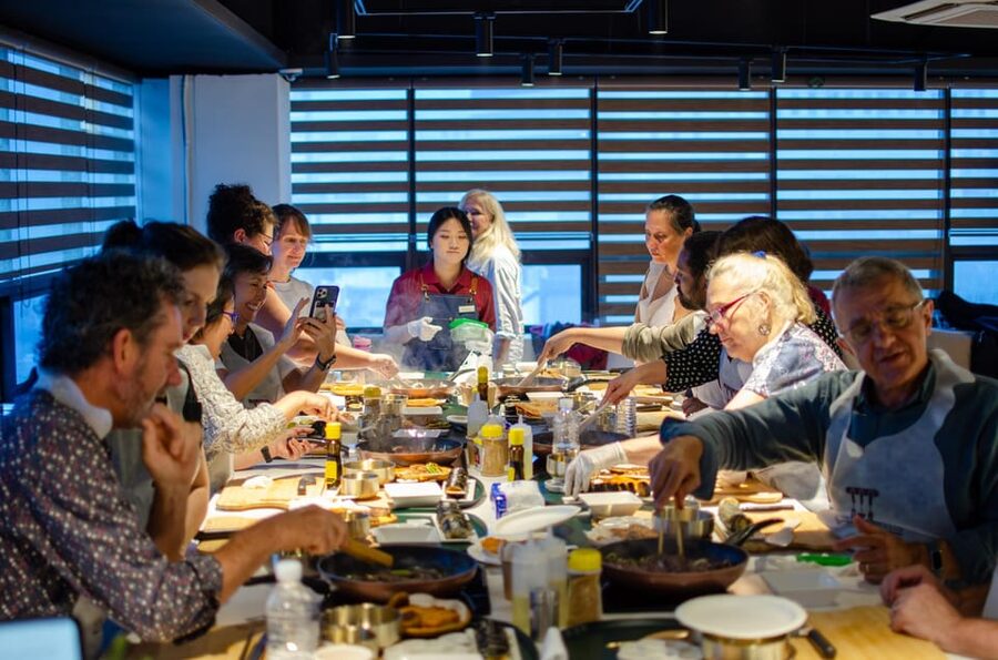 Seoul: Korean Cooking at Seoul Cooking Club! - Cooking club in Jongno: what this 150-minute class really feels like