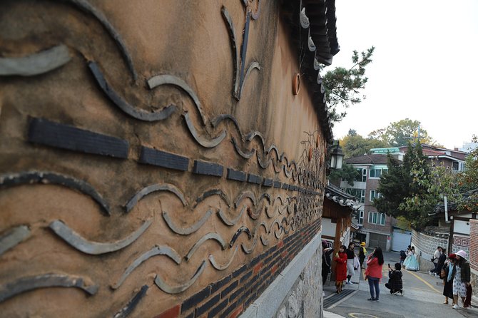 Seoul Layover Private Tour from Incheon Airport - How private guides handle rain, cold, and tight timelines