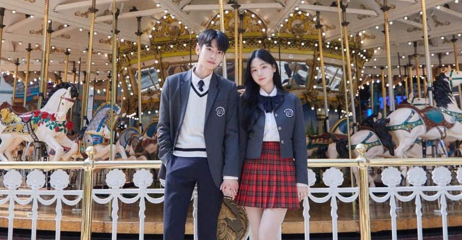Seoul: Lotte World 1 Day Pass & Korean School Uniform Rental - Renting the uniform: what you get, plus the extra costs