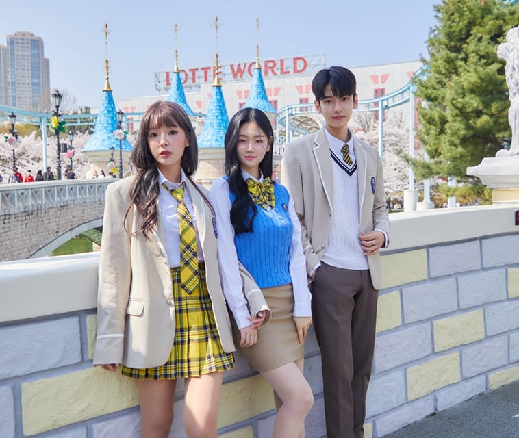Seoul: Lotte World 1 Day Pass & Korean School Uniform Rental - Night light parade and 4D rides: don’t let them slip
