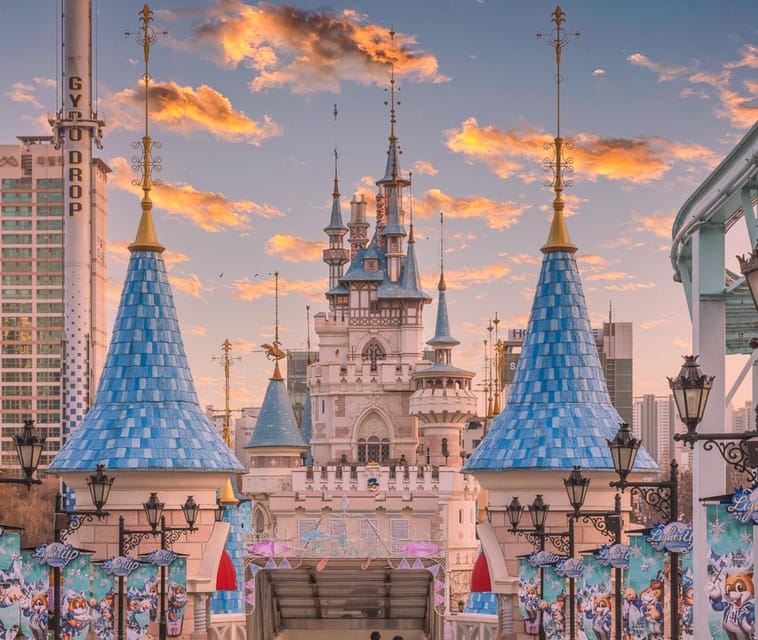 Seoul: Lotte World 1 Day Pass & Korean School Uniform Rental - Crowds and queues, plus the Magic Pass idea