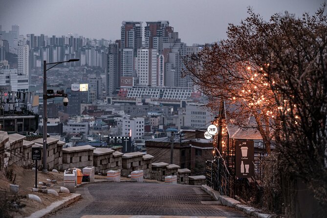 Seoul moonlight walking tour with local historian - Stop 3: Naksan Park and the Capital Story Behind the City’s Layout