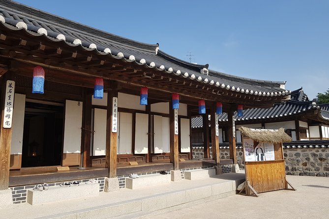 Seoul Morning Tour: Seoul Tower, Namsan Hanok Village, The War Memorial of Korea - Seoul Tower observatory: the easiest way to get your bearings