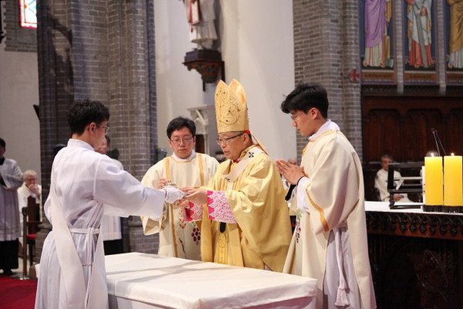 Seoul Myeongdong Catholic Church Historic Private Walking Tour - The $20 price tag: what you really get in an hour