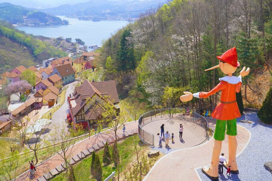 Seoul: Nami and Petite France Tour with Optional K-Garden - Guide Quality and Group Reality: How to Make It Work