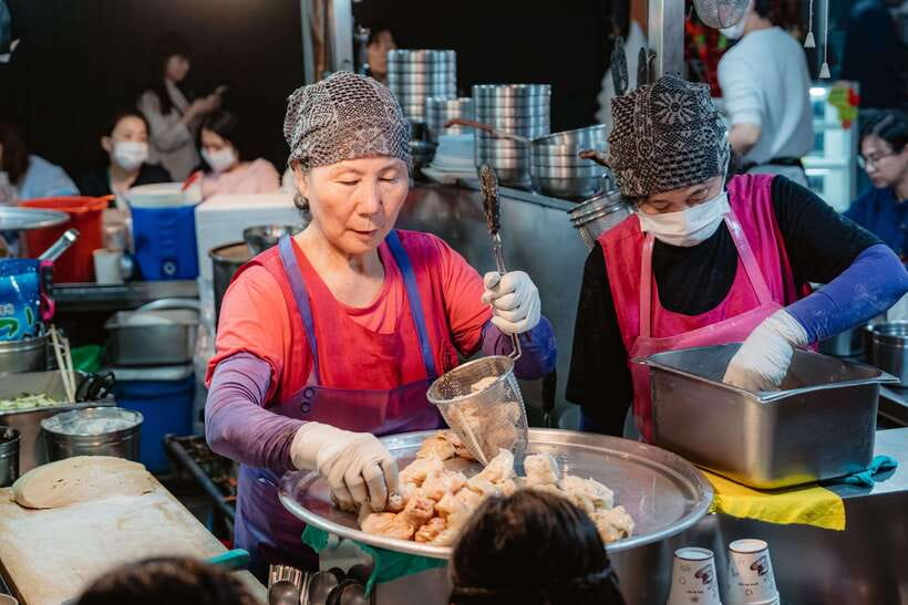 Seoul: Night Market Food Tour with Local Guide - Why the line-skip and security check support is worth it
