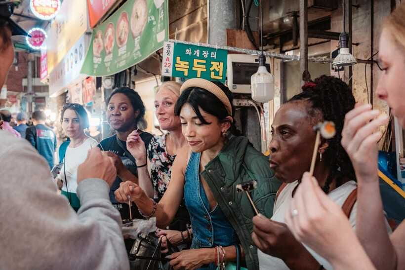 Seoul: Night Market Food Tour with Local Guide - Who should book this Seoul night market tour