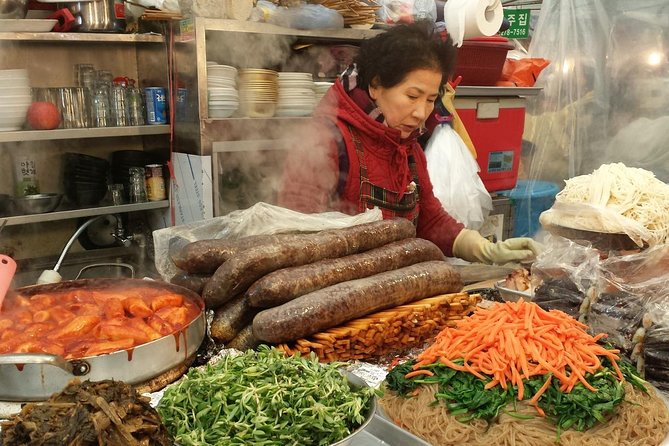 Seoul Night Tour (Gwangjang Market, Royal Palace and Naksan Park) - Naksan Park Night Walk and the Seoul City Wall Views