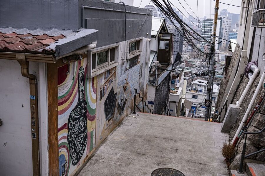 Seoul: Nighttime Hidden Gems Walking Tour - Ehwa Mural Village and Maronie Park: Art on a Hill