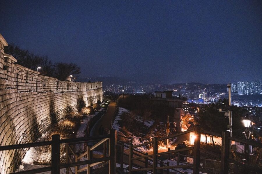 Seoul: Nighttime Hidden Gems Walking Tour - Hanyang City Wall at Night: The View That Changes the Mood