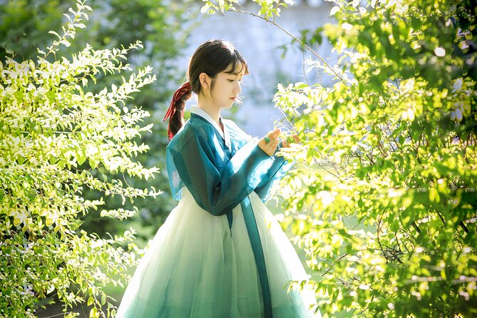 Seoul Premium Hanbok Rental at Arihanbok Photoshoot Included - What You Actually Get: Hanbok, Hair, Locker, and 100 High-Res Photos