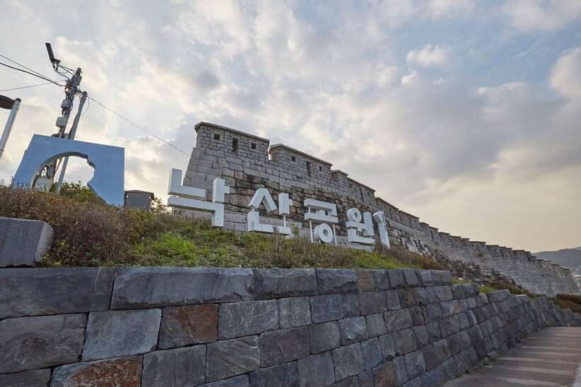 Seoul: Private Car Tour with Licensed Professional Guide - How you can swap in modern Seoul: Gangnam, COEX, and Lotte