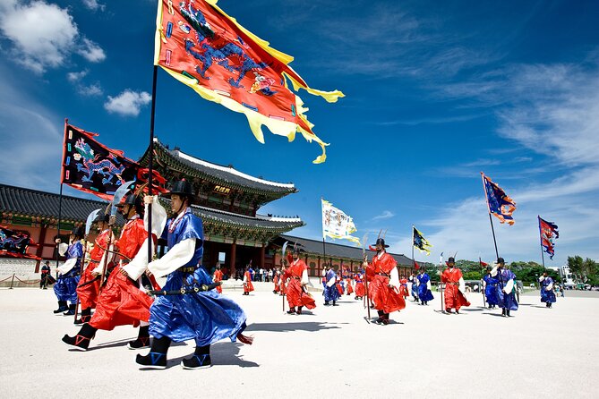 Seoul Private Tour Gyeongbok Palace Bukchon and Gwangjang Market - Gyeongbokgung Palace and the Royal Guard Changing Ceremony