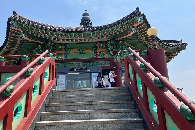 Seoul Private Tour Gyeongbok Palace Bukchon and Gwangjang Market - Cheongha Korea Ginseng Museum: A Short Stop With Real Context