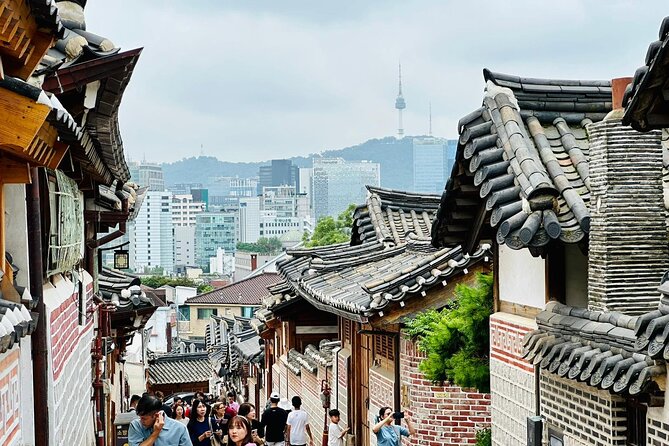 Seoul Private Tour with hidden gem of Seoul - Gyeongbokgung Palace (or Changdeokgung on Tuesdays) and Hanbok Time