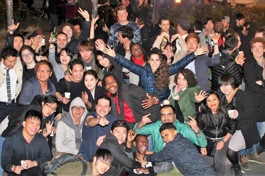 Seoul: Pub Crawl - Itaewon vs Hongdae: Pick the Right Neighborhood for Your Mood