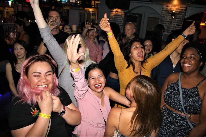 Seoul Pub Crawl by Absolute - Stop 1 and the opening hour: getting the group to click