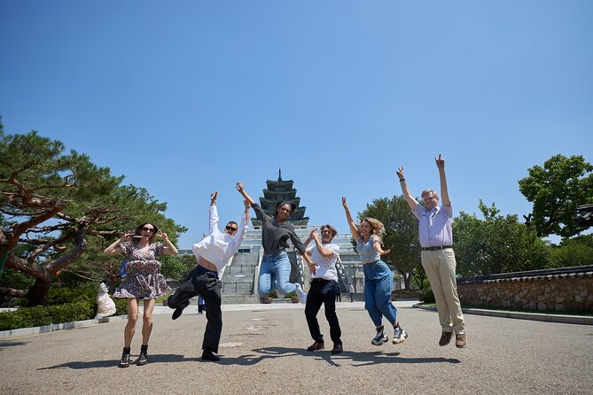Seoul Royal Palace,Bukchon Hanok Village & Gwangjang Market Feast - Cheongha Korean Ginseng Center: fast facts with a sales-side edge