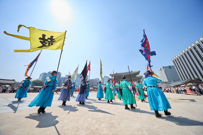 Seoul Royal Palace,Bukchon Hanok Village & Gwangjang Market Feast - Meeting points, bus comfort, and how the day flows