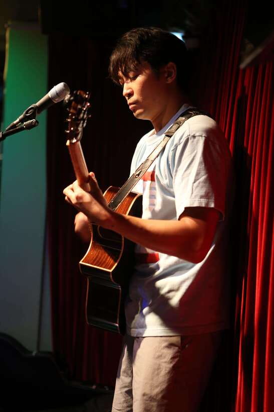 Seoul’s Stars: Open Mic with Local & International Talent - Food and drinks: how to pace the specials without losing the fun