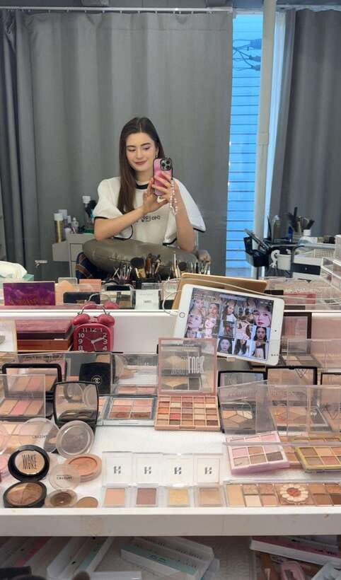 Seoul: Sihyunhada Photo, Personal Color, Makeup&Hair TOUR - Entering the world of Sihyunhada style beauty