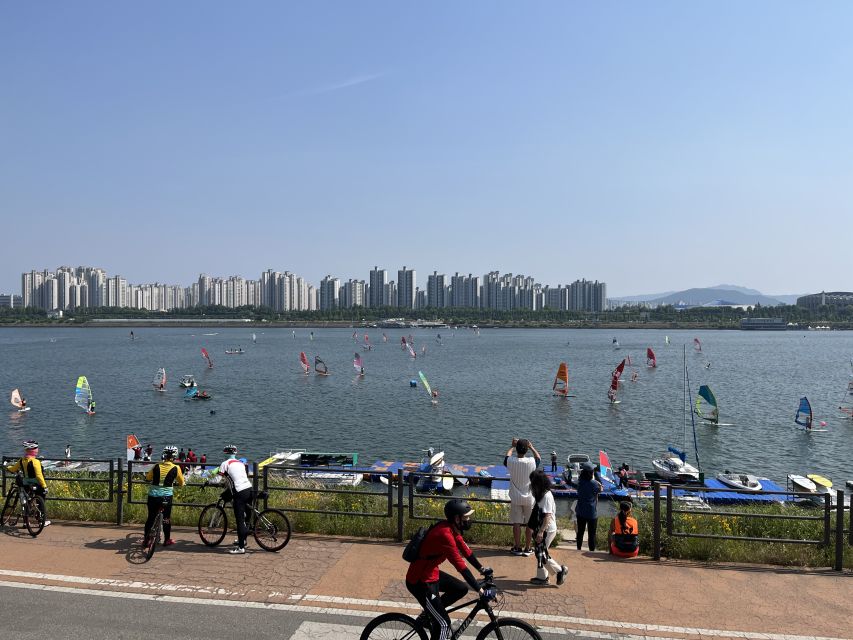 Seoul: Stand Up Paddle Board (SUP) & Kayak in Han River - Amenities on site: showers, lockers, and a real place to chill
