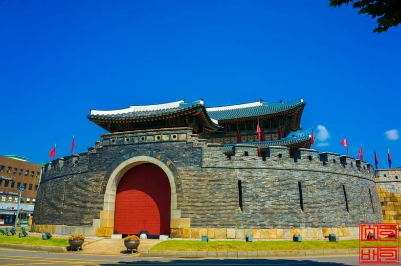 Seoul: Suwon Hwaseong, Folk Village, & Starfield Library - Starting in Seoul: Hongik University or Myeongdong Exit 10