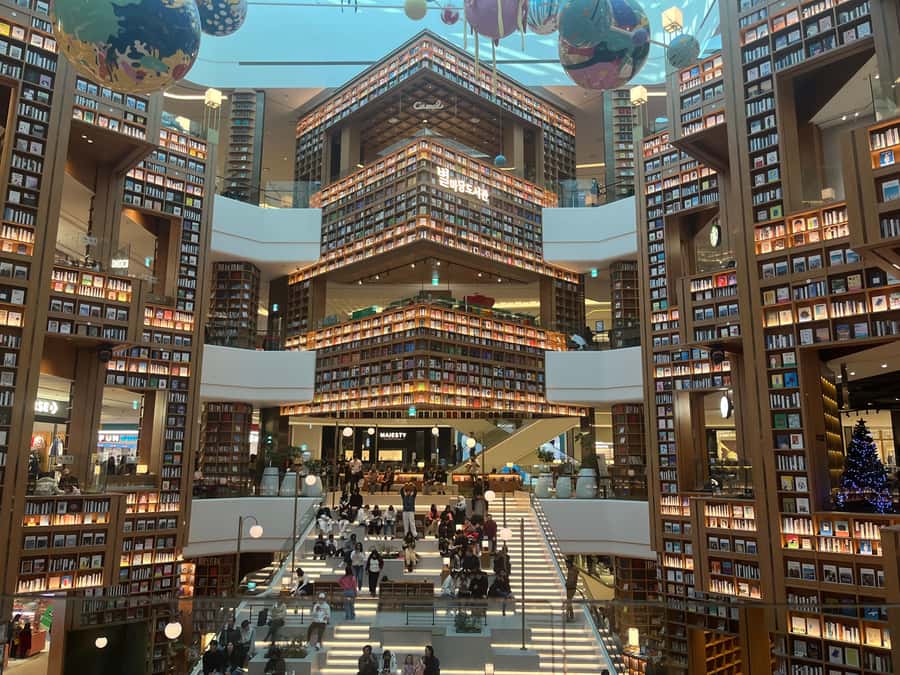 Seoul : Suwon Hwaseong Fortress+Starfield Library+Waujeongsa - Hanbok Wearing Experience Center: making gim and trying kimbap