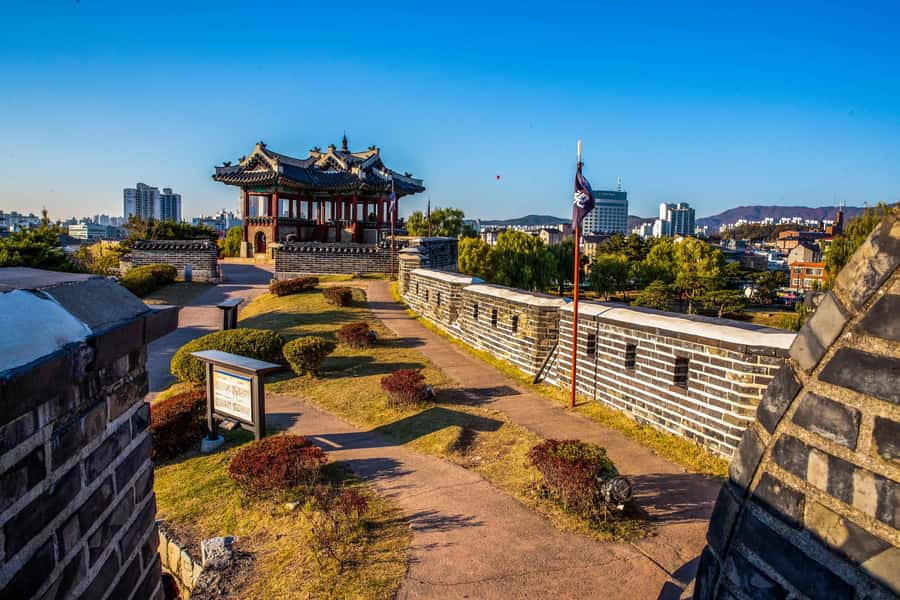 Seoul : Suwon Hwaseong Fortress+Starfield Library+Waujeongsa - Guides make the day: Jinyong, Sean Kim, Andrew, and April in the mix
