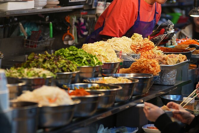 Seoul Vegan & Vegetarian Gwangjang Market Food Tour (11 Tastings) - Jungho’s ordering and translation: the stress-free superpower