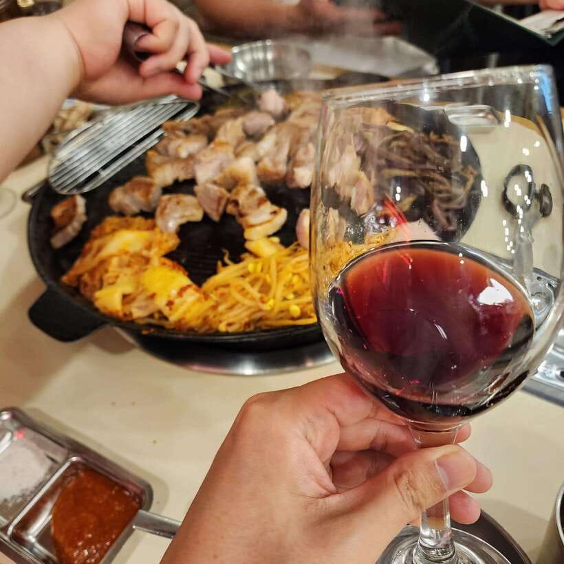 Seoul: Wine & Korean BBQ, Perfect Pairing Dinner in Sinchon - Sinchon social dining setup, small group intimacy versus bigger-room comfort