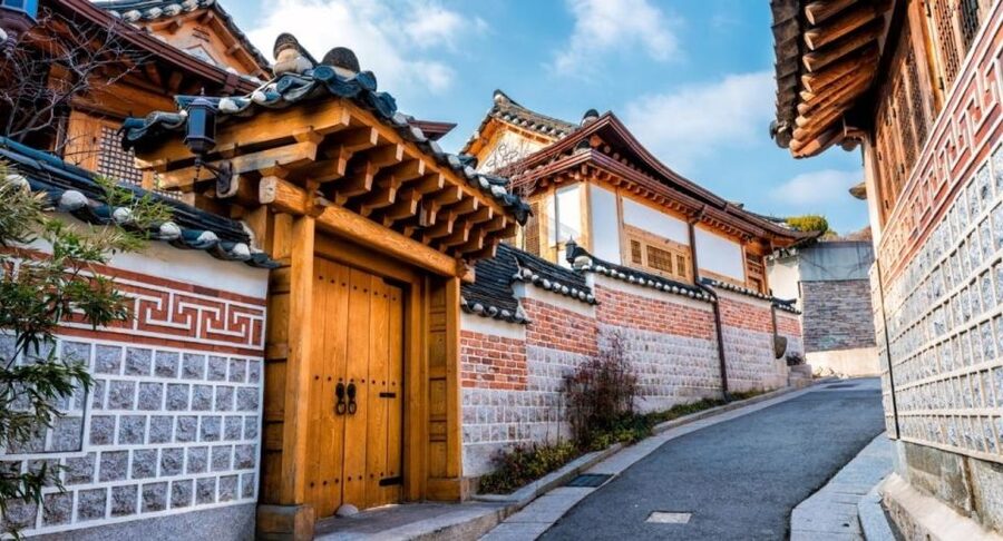 Seoul Your Way: Private Custom Experience with a Local Guide - Walking, weather, and getting around in the real world