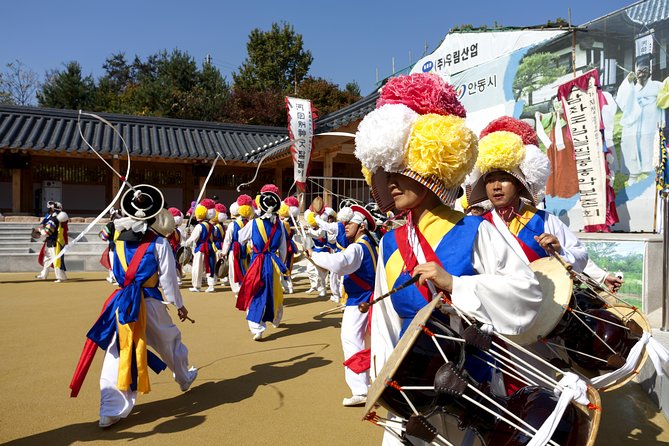 Signature Seoul : Netflix Sites, Street Food & N Seoul Tower - Gyeongbokgung Palace and the changing ceremony caveat