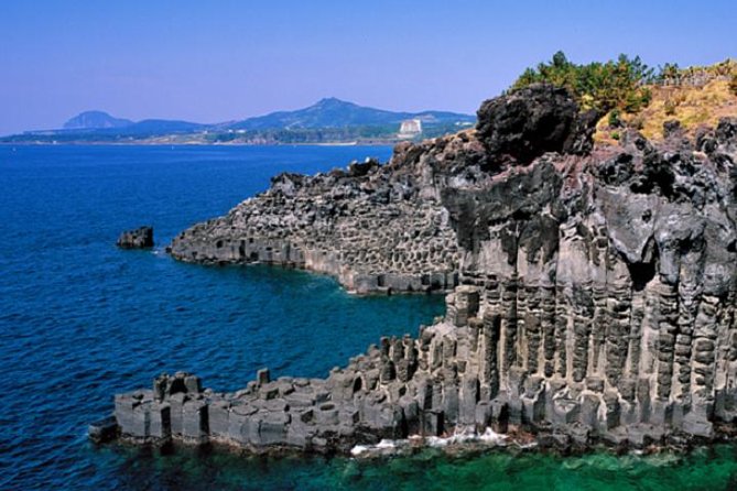 Small Group 7D Korea package Tour with Seoul Gyeongju Busan Jeju - Nanta Optional Break, Hongdae Energy, and a Real Cooking Lesson