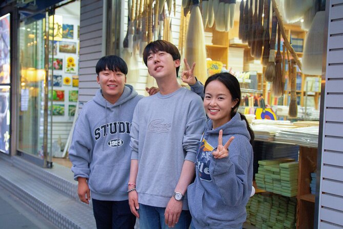 Small Group (7pax) Seoul Tour with Pickup/Dropoff (No Shopping) - Start smart in Gwanghwamun Square