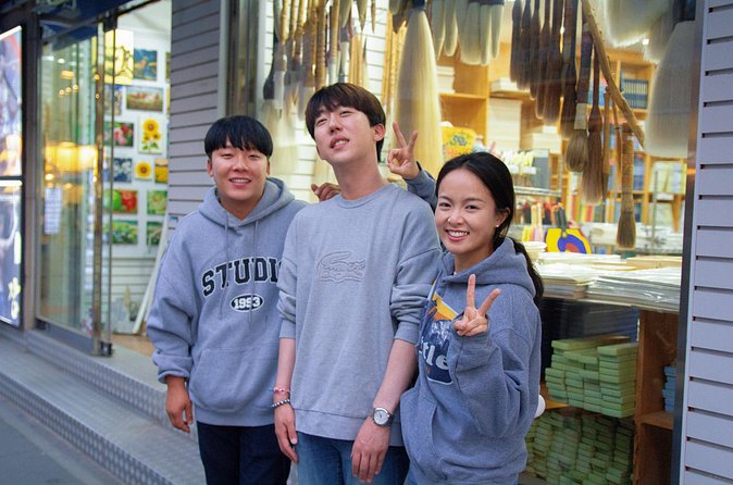 Small Group (7pax) Seoul Tour with Pickup/Dropoff (No Shopping) - Insadong: traditional street time, with a real shopping choice