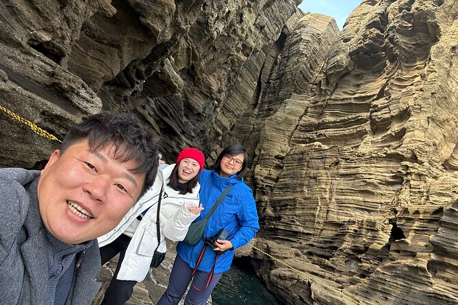 Small group Jeju private Full-Day Tour of East and South and West - Stop 3: Oedolgae, the 20 meter stone pillar at sea