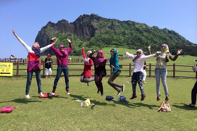 Small group Private Taxi Tour DAY experience in Jeju island - Seongsan Ilchulbong in about an hour, UNESCO without the stress