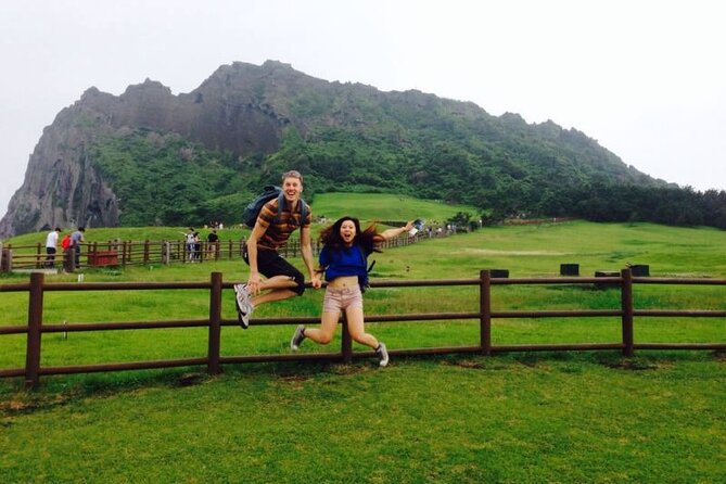 Small group Private Taxi Tour DAY experience in Jeju island - Dongmun Traditional Market, your practical lunch and seafood reset