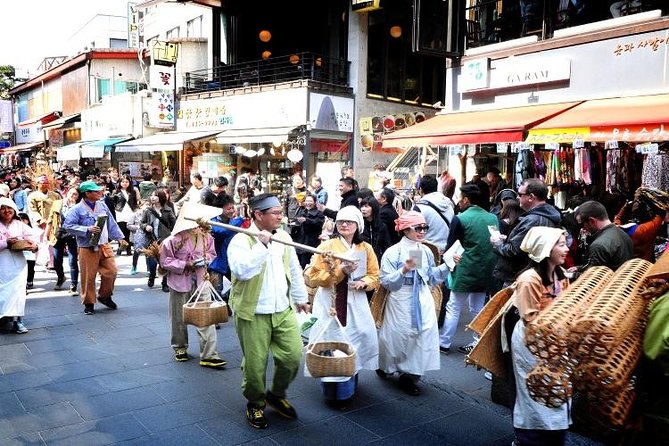 Small-Group Royal Palace and Seoul City Tour (hotel pick-up) - Riding the day, from pickup at 9:00 to palaces by late morning