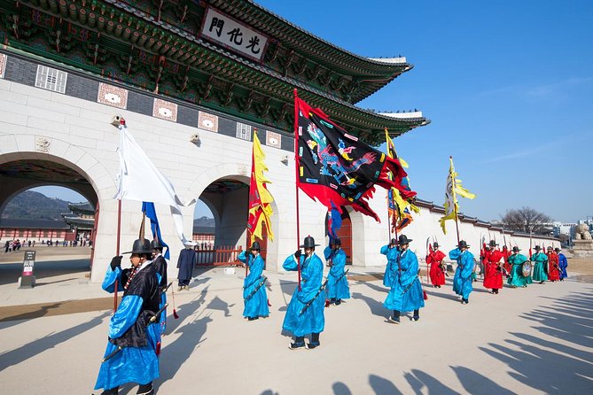 Small Group Seoul Highlight Tour opt. Hanbok & Tea Ceremony - Gwanghwamun Square as Your Palace Warm-Up