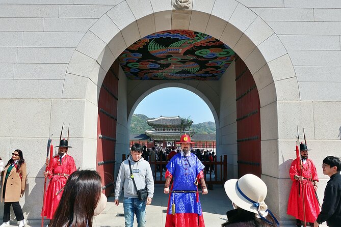 Small-Group Seoul Tour with Gyeongbokgung Palace (hotel pick-up) - Blue House Square photos: what you can see, and what you cannot