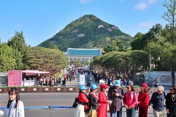 Small-Group Seoul Tour with Gyeongbokgung Palace (hotel pick-up) - Gwanghwamun Gate: the changing of the guards moment