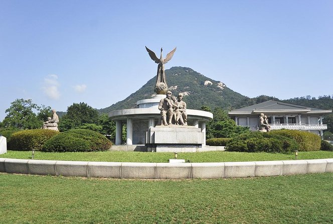 Small-Group Seoul Tour with Gyeongbokgung Palace (hotel pick-up) - National Folk Museum of Korea: short visit, guided value