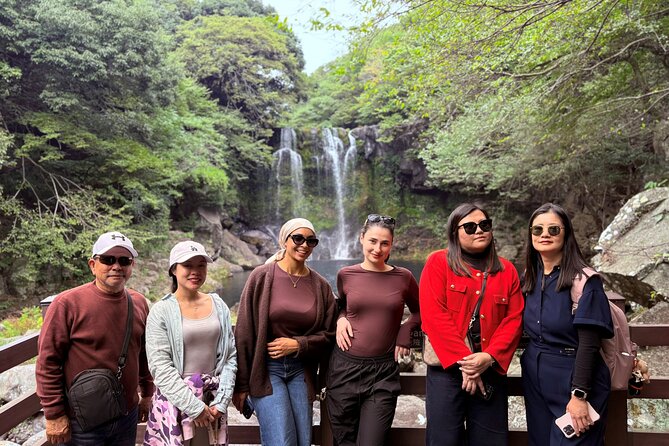 Small Group Tour for Jeju Fall Pink Muhly, Tangerines & Mt. Halla - Tangerine picking in Seogwipo: hands-on autumn taste test