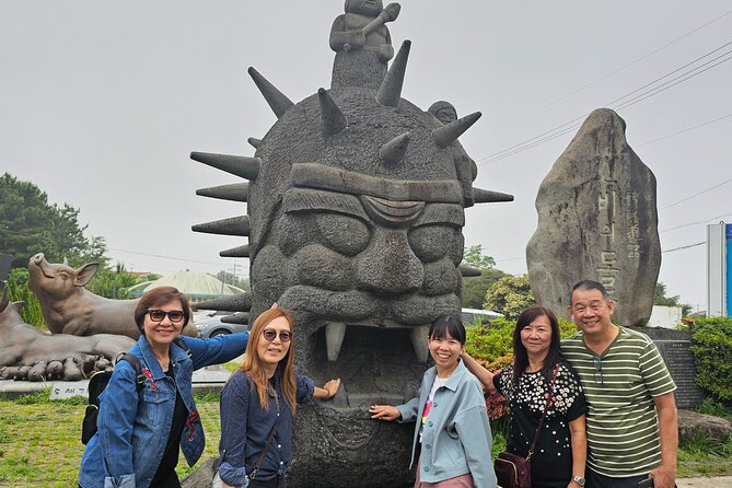 Small group tour FULL - PACKAGE Tour to All Areas in Jeju Island - O’sulloc Tea Museum and Dongmun Market for a real break from scenery