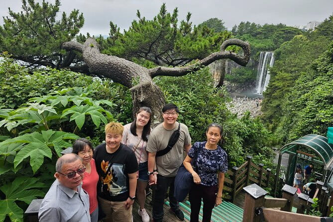 Small Group Tour in East Jeju Healing Island w/Woman Divers Show - Stop 5: Umutgae Coast and the Haenyeo woman divers show