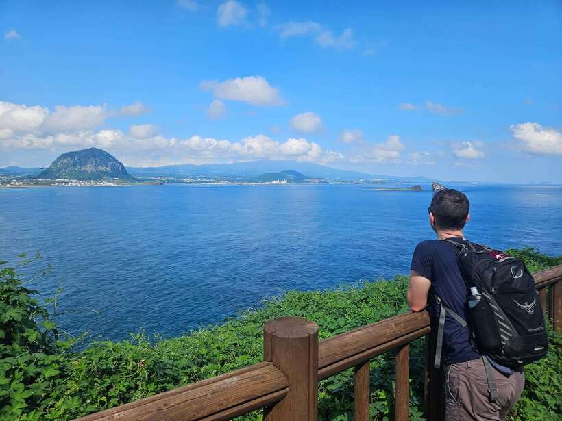South-West Jeju Essentials: Hallasan & Signature Highlights - Bomunsa Temple at Sanbangsan: Where the Day Winds Down